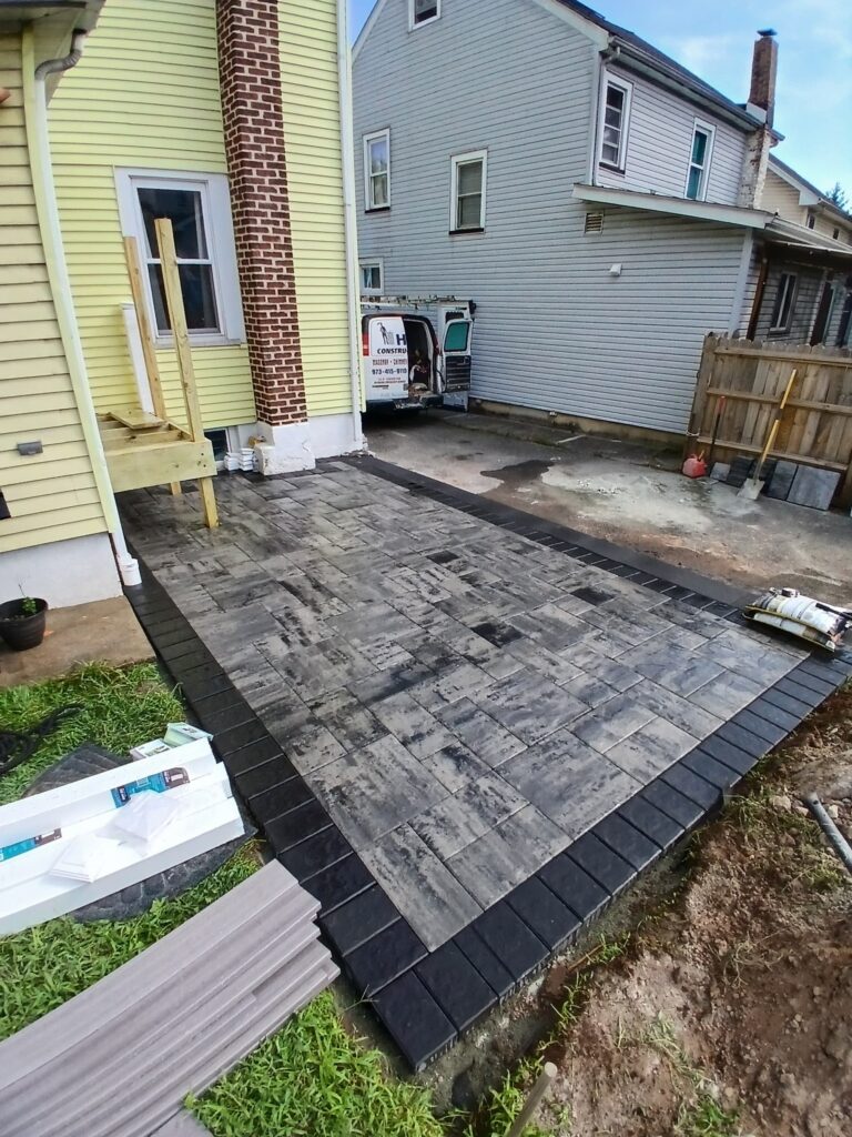 Small backyard paver patio