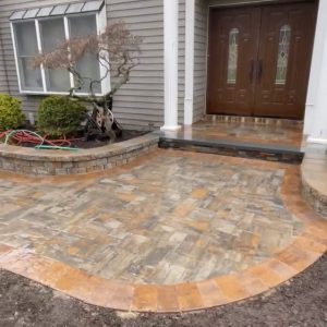 Paver front entrance walkway with curved border